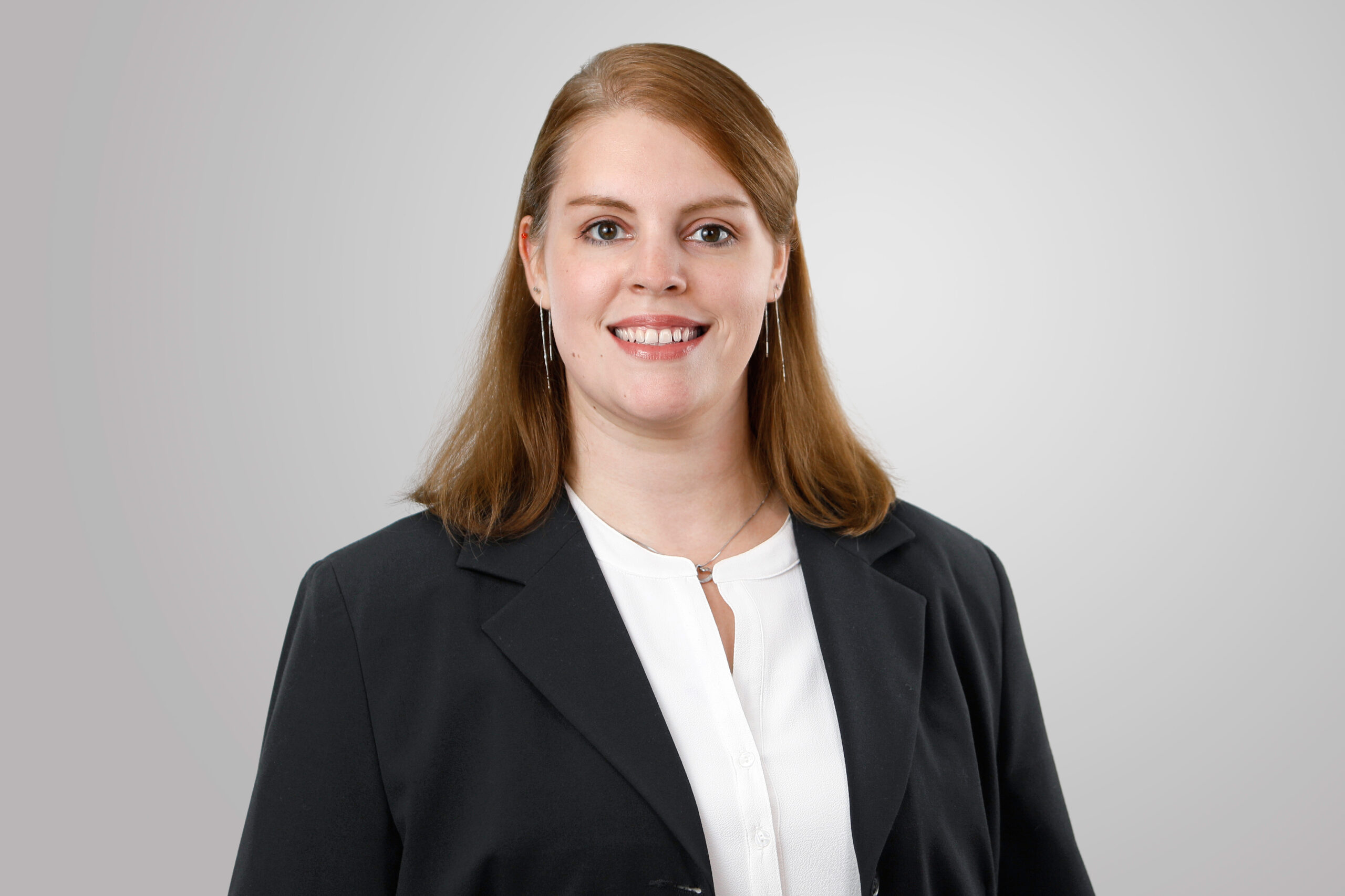 Porträt von Julia Stöcker, Expertin für Gebrauchtsoftware und Microsoft Licensing Professional im Team usedSoft